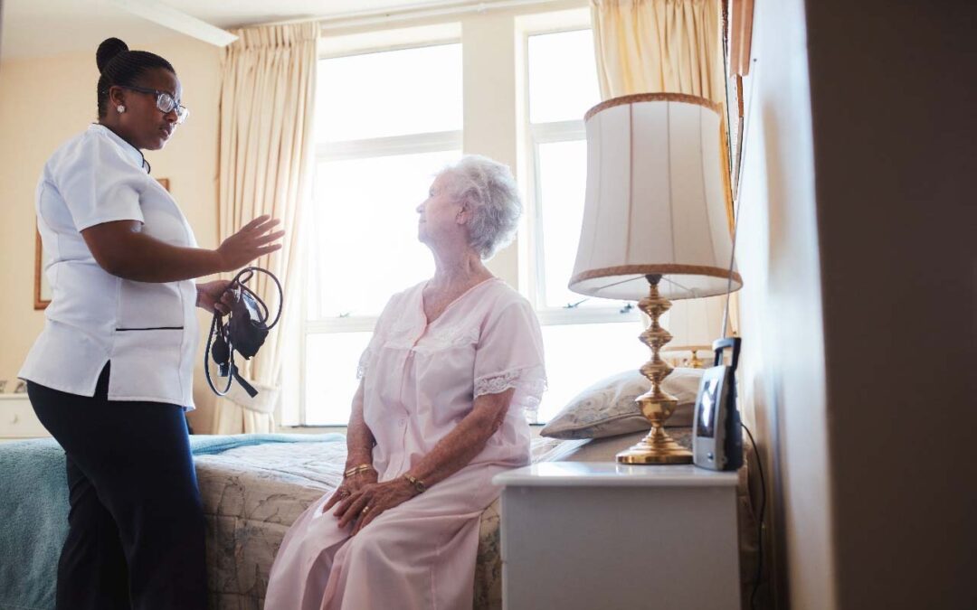 Cuidador x Técnico de Enfermagem x Home Care: o que muda?